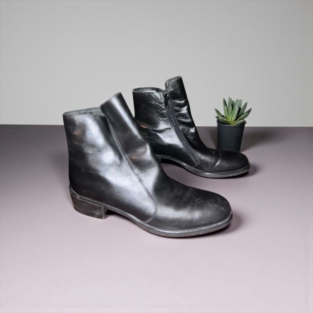 Munro America Black Leather Ankle Booties 9 Zip 1.75” Heel Comfort Classic